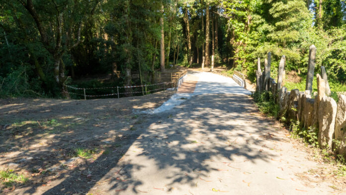 Estado actual da nova ponte no regado da Fonte do Febreiro, en Paramos.